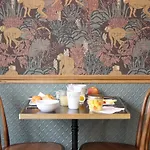 Litteraire Arthur Rimbaud, Bw Signature Collection Hotel Paris